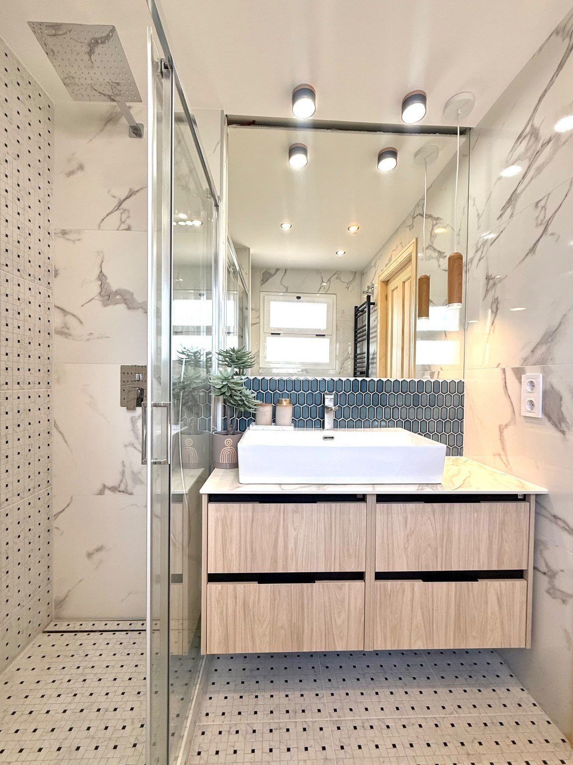 Luxury Bathroom — Alicatador Marbella