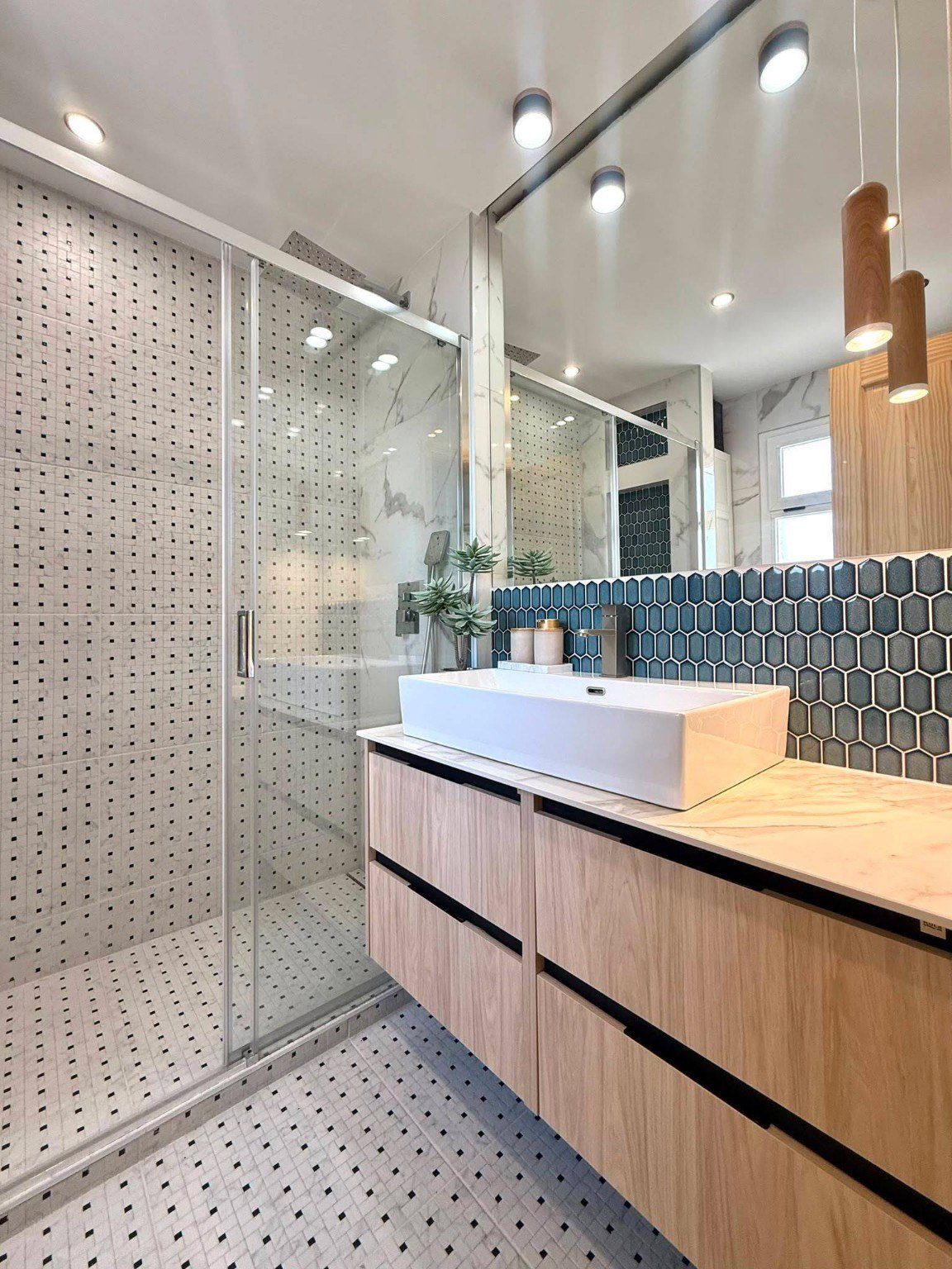 Luxury Bathroom — Alicatador Marbella