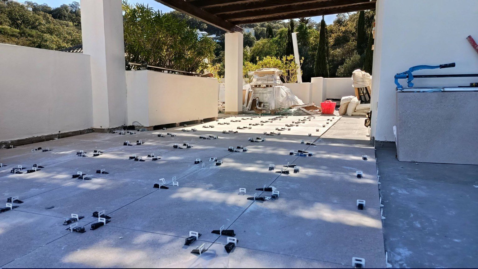Terrace Installation — Alicatador Marbella